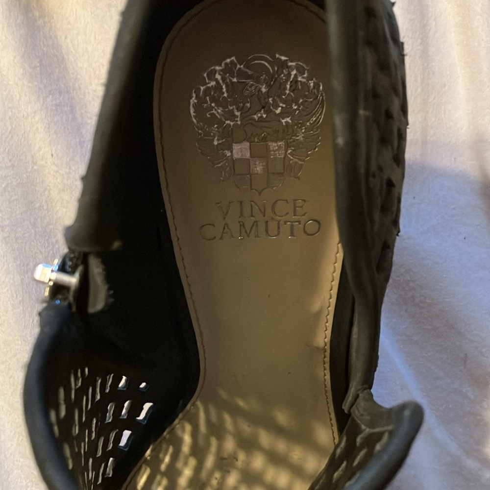 2/$40 Vince Camuto Black Cutout Heeled Booties Inside Zipper Open Toed SZ 9.5M - Picture 10 of 12